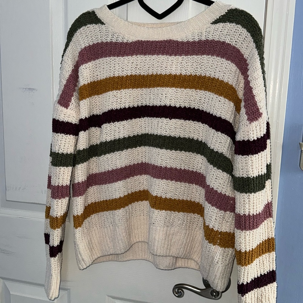 Size Medium Winter and Fall semi chunky sweater. Winter Colors